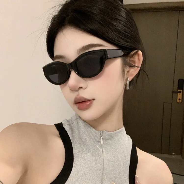 韩系猫眼墨镜女款高级感2024新款复古太阳镜防紫外线防晒欧美潮酷