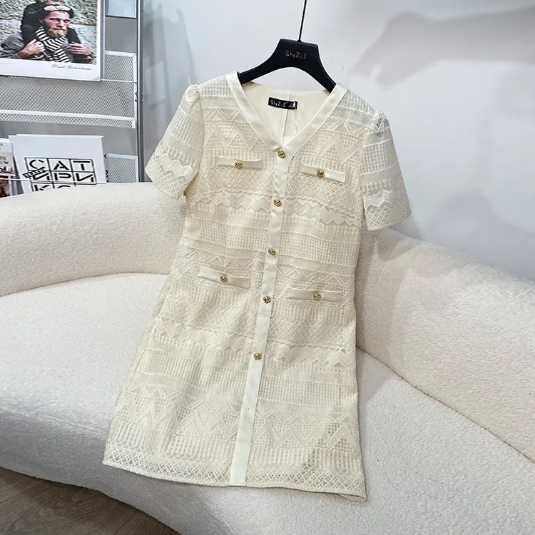 奢姿2025年夏季新款大码女装气质V领裙子胖妹妹蕾丝绣花连衣裙