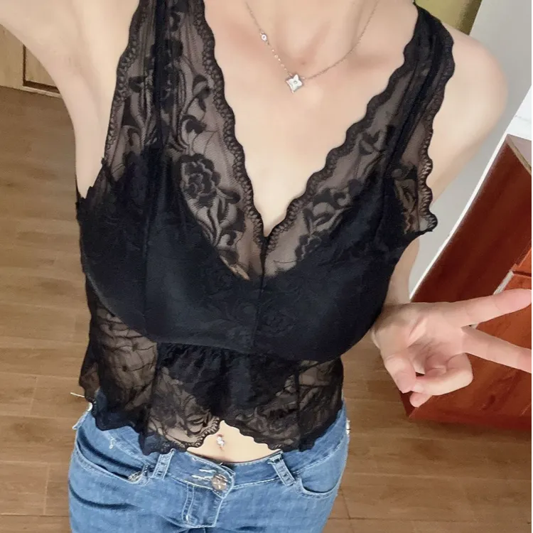 美背蕾丝吊带背心带胸垫内衣女聚拢文胸一体防下垂打底抹胸内衣女