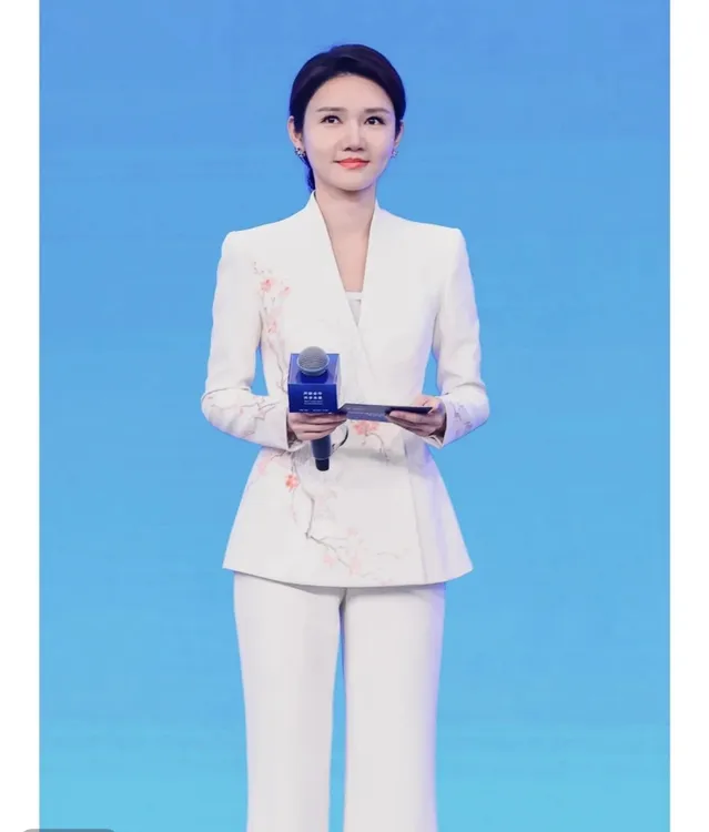 25286-2025秋季新款中式国风梅花仙鹤刺绣图气质显瘦套装