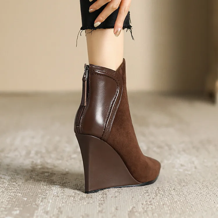 复古棕色坡跟短靴女法式气质尖头后拉链磨砂真皮超高跟鞋时装靴子