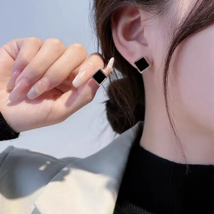 铜合金耳饰 黑色耳钉女耳环2025年新款潮气质高级感小众冷淡耳饰