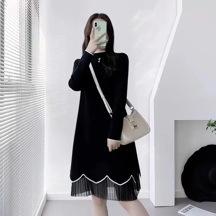 2025连衣裙女秋冬新款挂坠蕾丝拼接收腰配大衣打底裙毛衣裙