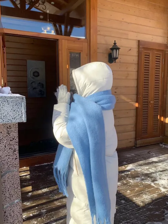 冰蓝色超喜欢ins网红韩系淡蓝色加厚围巾纯色披肩保暖百搭围脖