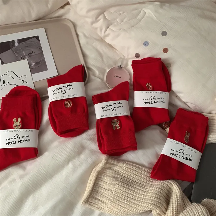 2026年男士红色袜本命年红袜子属马年中筒袜喜袜刺绣情侣春秋长袜