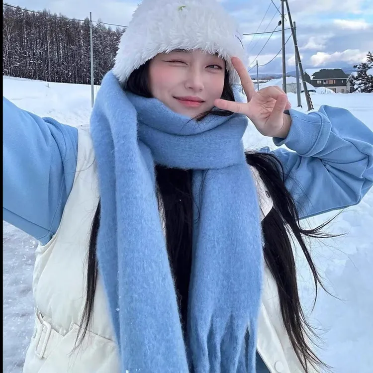 2025秋冬季新款围巾女纯蓝色时尚百搭学生情侣加厚网红针织少女