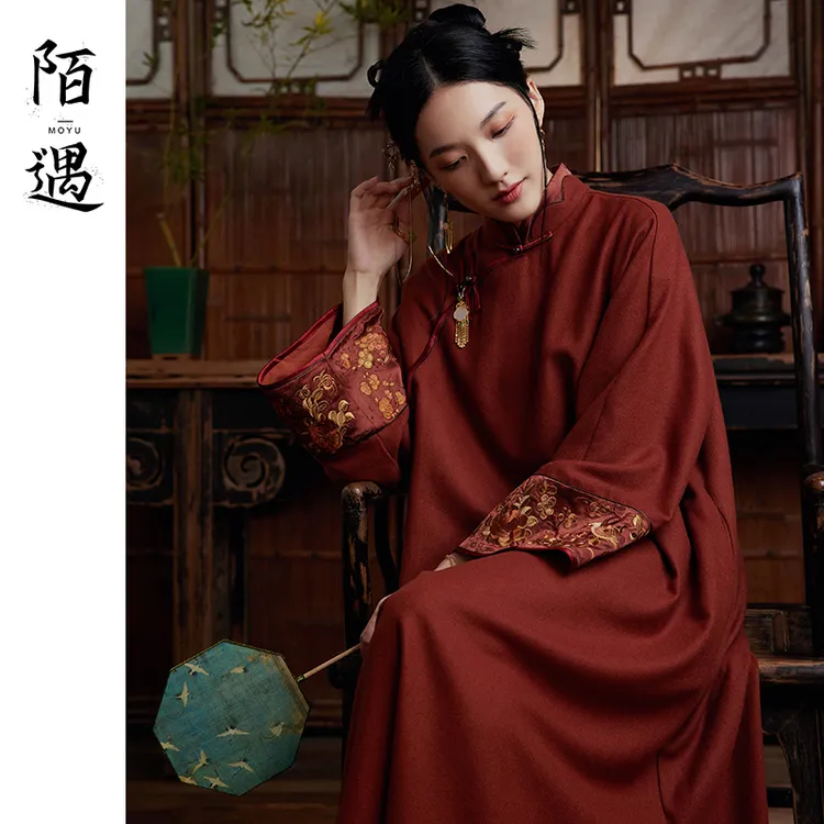 秋季新款中国风复古改良传统旗袍刺绣宽松毛呢中式连衣裙M21062