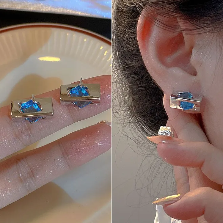 合金耳饰 甜酷蓝色耳钉女小众轻奢气质设计感高级耳环几何耳饰