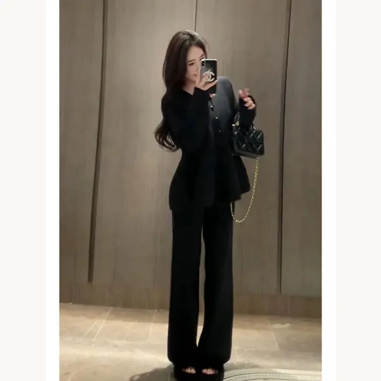孕妇装新款流行高级感毛衣针织+加绒加厚绵咩咩绒阔腿裤两件套