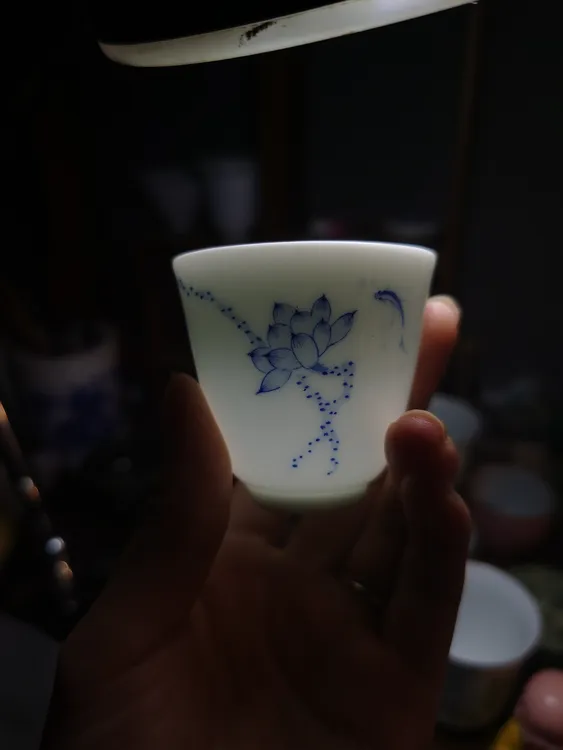 手绘青花荷花陶瓷执手杯茶杯60毫升