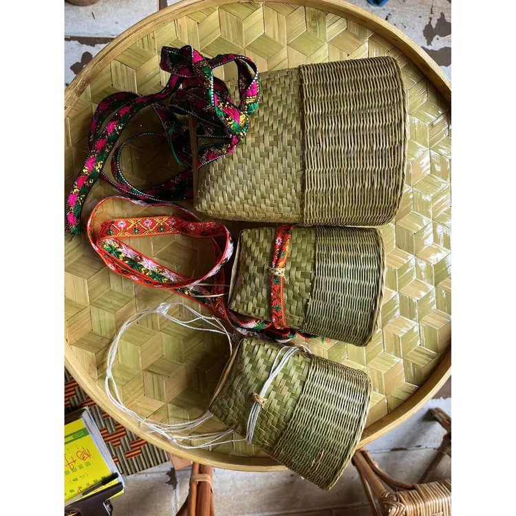 花腰傣手工工艺 云南特色 傣家阿婆竹编傣族小背篓 工艺品小背篮