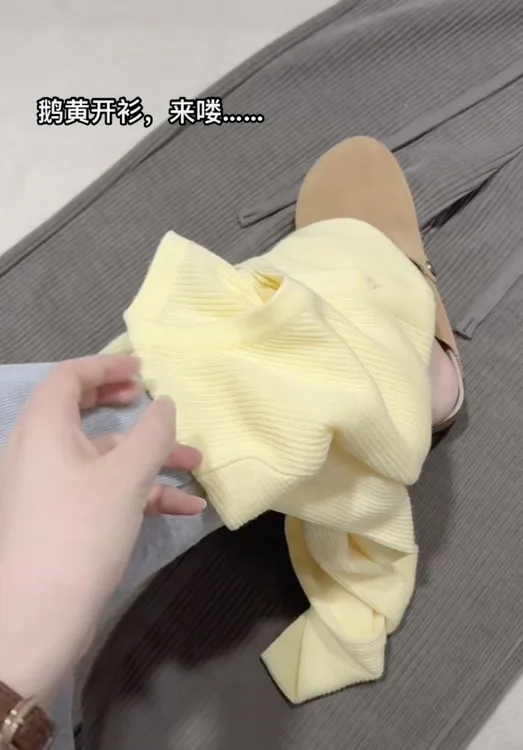 米蓝家名殿柔软小鹅黄开衫189