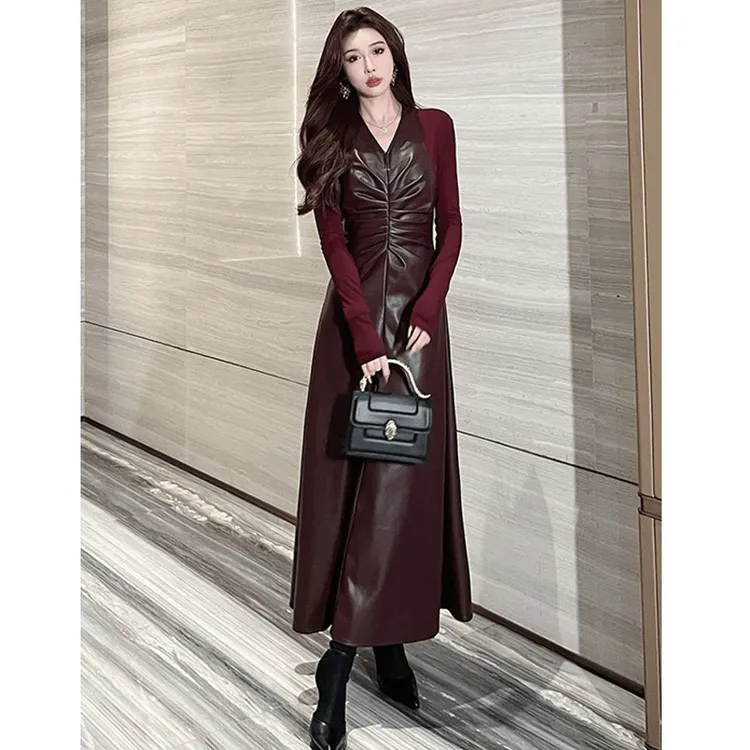 浪漫修身V领极简抽褶设计针织拼接漆皮连衣裙长款外穿年轻高级感