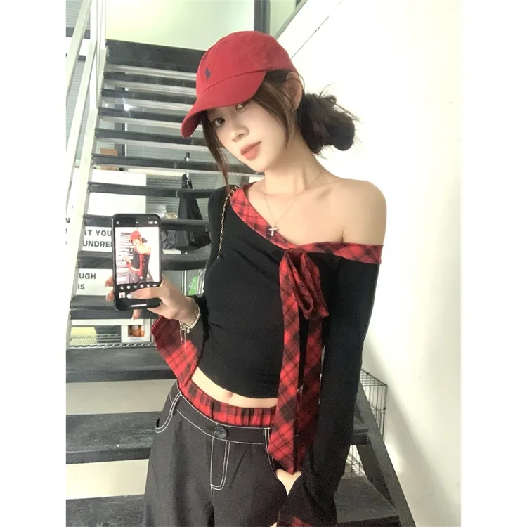 黑色格子拼接蝴蝶结斜肩T恤女秋冬甜辣妹露肩打底衫内搭短款上衣