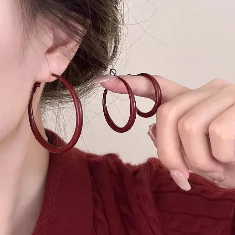铜合金耳饰 安可拉红色素圈耳环女轻奢高级感耳圈方圆脸显瘦耳饰