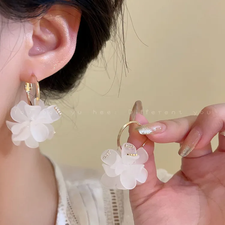 合金耳饰 秋季上新花朵设计感百搭简约时尚个性气质耳圈小众耳饰