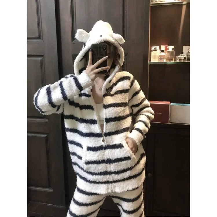 条纹针织珊瑚绒连帽长袖长款睡衣女冬季新款加厚可外穿家居服套装