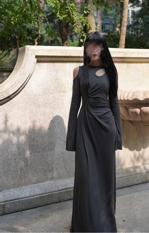 仙子狗尾巴花早春针织连衣裙灰色立裁不规则显瘦气质长裙法式长袖