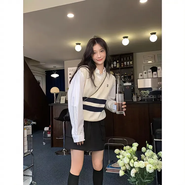 2023韩系新款内搭撞色V领针织马甲女秋季百搭显瘦叠穿毛衣针织款