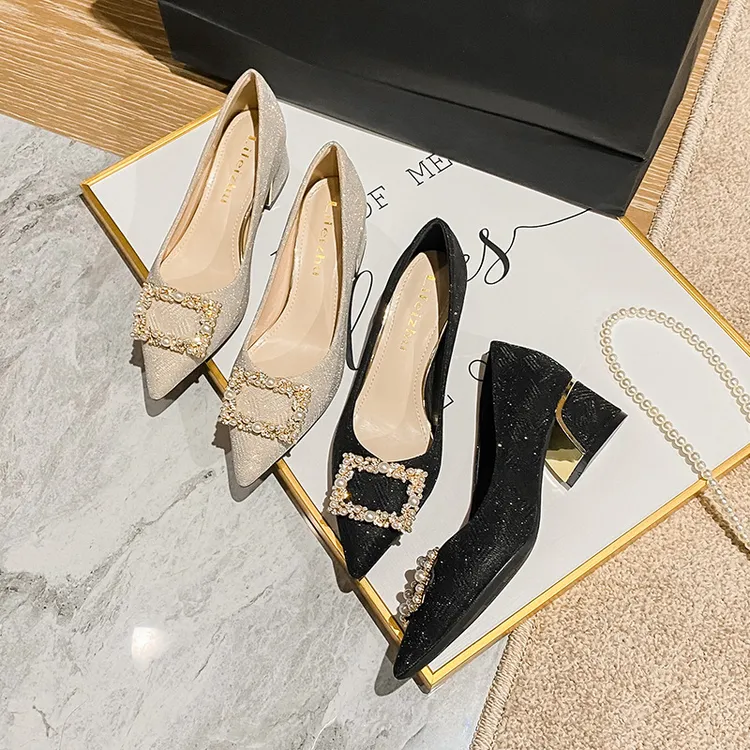 法式高跟鞋粗跟尖头方扣水钻单鞋女2025年新款春秋大码女鞋41-43
