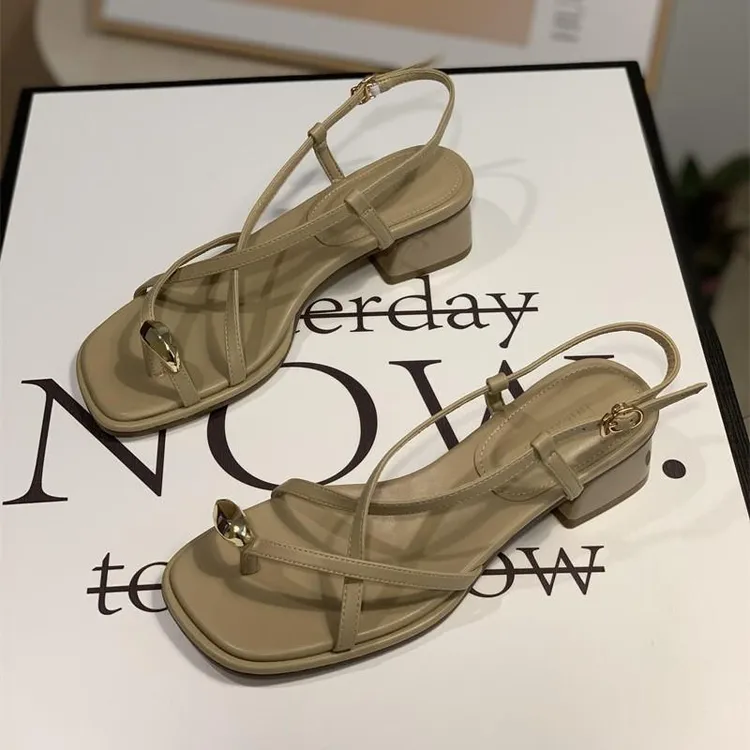 UHCK罗马凉鞋女款夏季2024年新款网红夹趾时装凉鞋中跟粗跟一字带