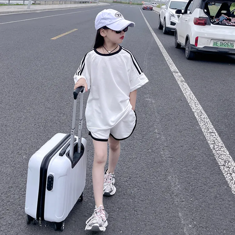 童装女童撞色白条运动风套装2025夏季新款大童休闲短袖热裤两件套