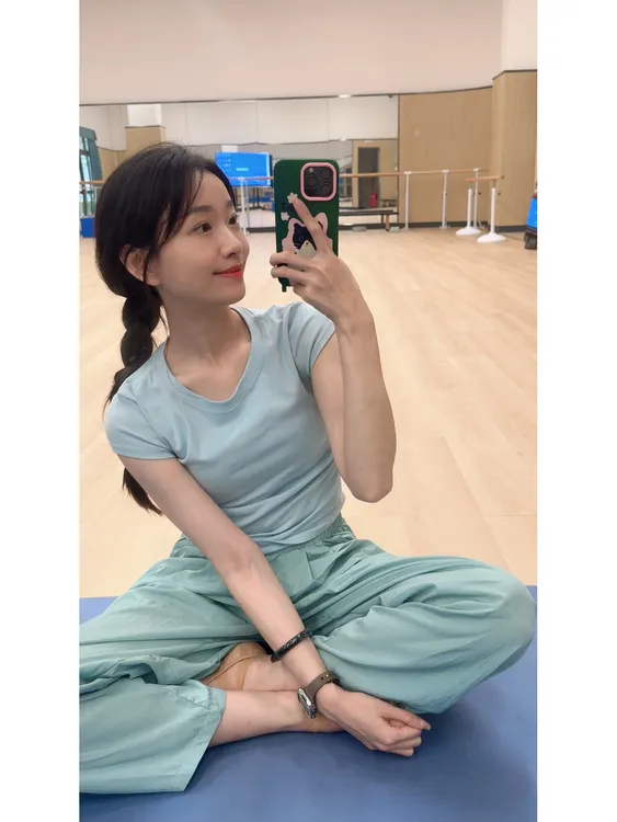 舞蹈服上衣夏季练功服成人纯欲多巴胺圆领正肩短袖女褶皱收腰