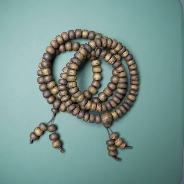 S0001莺歌绿棋楠沉香手串片珠长串手持 多样性发货一条