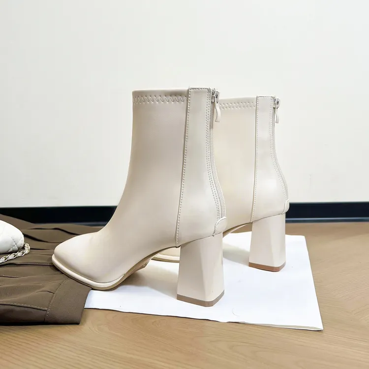 法式真皮小短靴女新款秋冬高跟靴粗跟白色瘦瘦马丁靴子加绒及踝靴