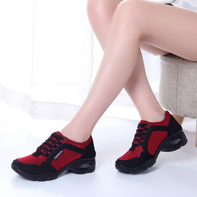 新款老北京布鞋潮流时尚百搭坡跟女鞋软底轻巧运动单鞋广场舞蹈鞋