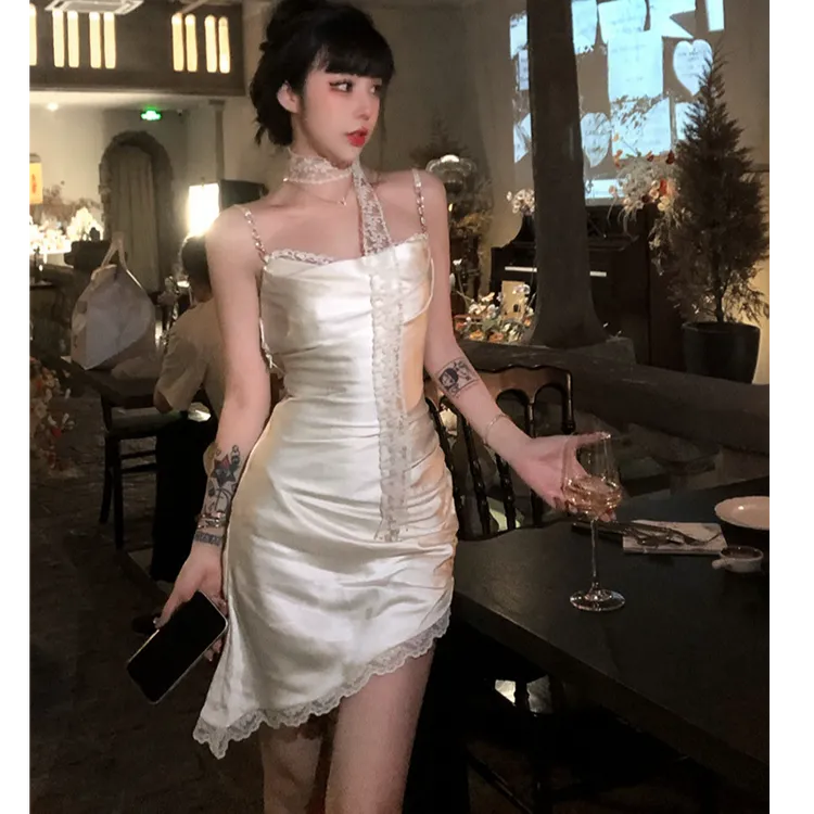 纯欲辣妹蕾丝露背吊带连衣裙女秋季2024新款包臀裙子百搭显瘦外套