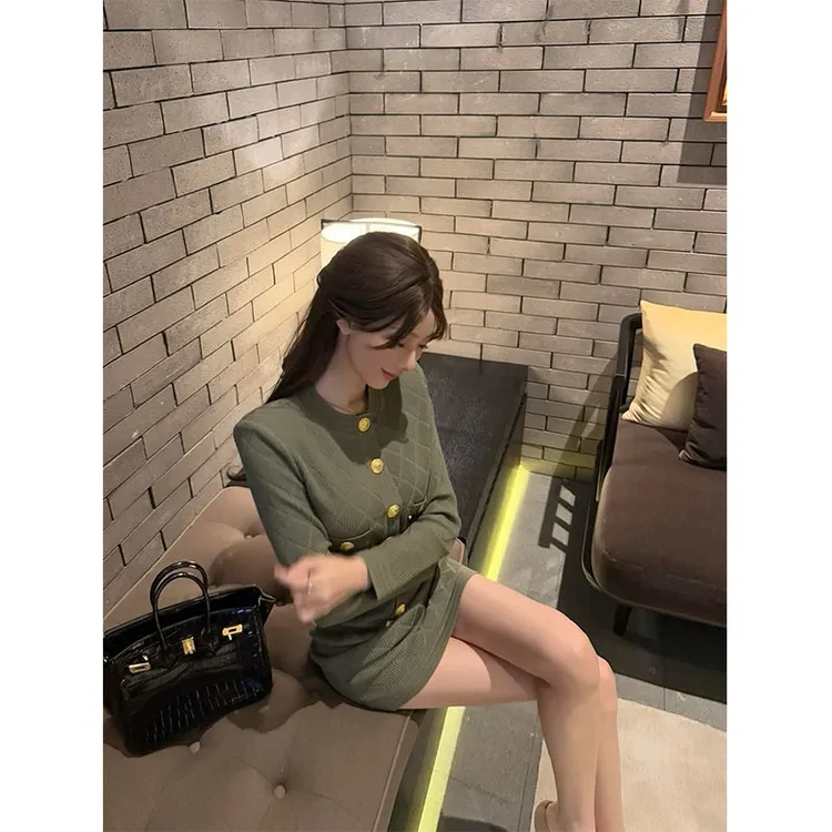 【巴曼风】ins名媛气质单排扣圆领针织开衫小外套配高腰包臀半身裙