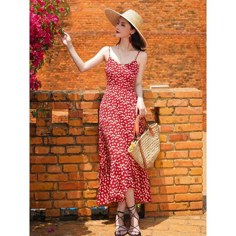 波西米亚沙滩裙女超仙三亚法式红色小雏菊吊带连衣裙长裙显瘦