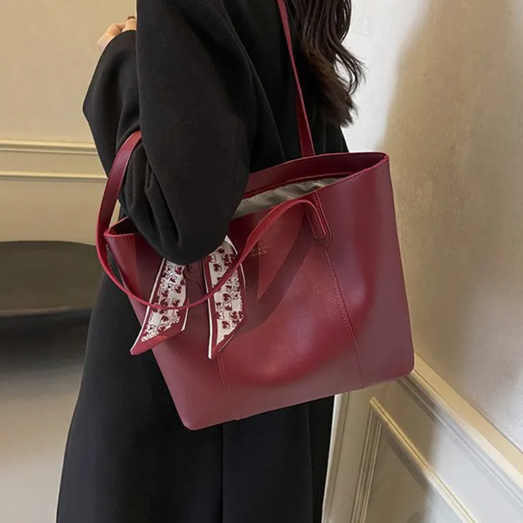 红色新娘结婚包包女大容量2025新款高级感百搭通勤手提单肩托特包