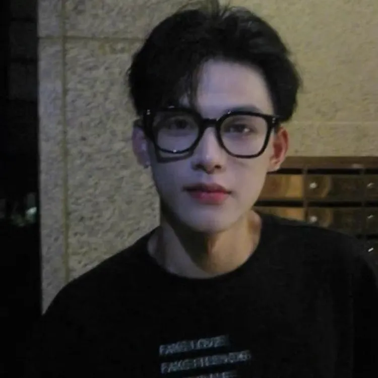 战斗气质灰黑框素颜眼镜女韩版潮近视可配度数防蓝光防辐射平光镜