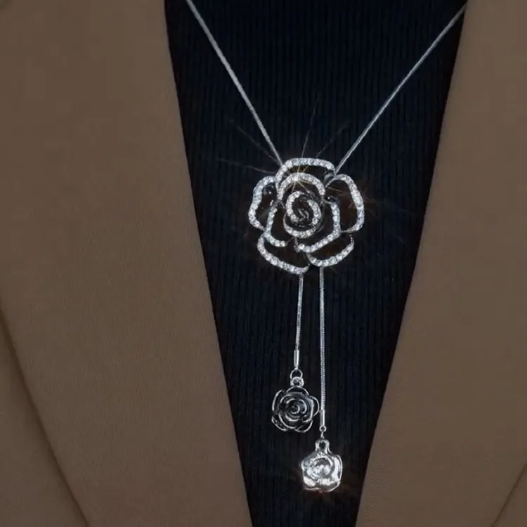 钛钢项链 黑玫瑰毛衣链长款流苏项链新款火爆款玫瑰花吊坠小香风