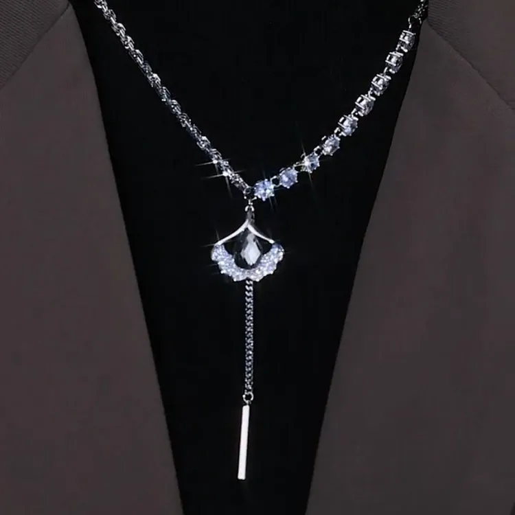 钛钢锆石吊坠 银杏叶毛衣链项链女款火爆款时尚网红小众轻奢首饰