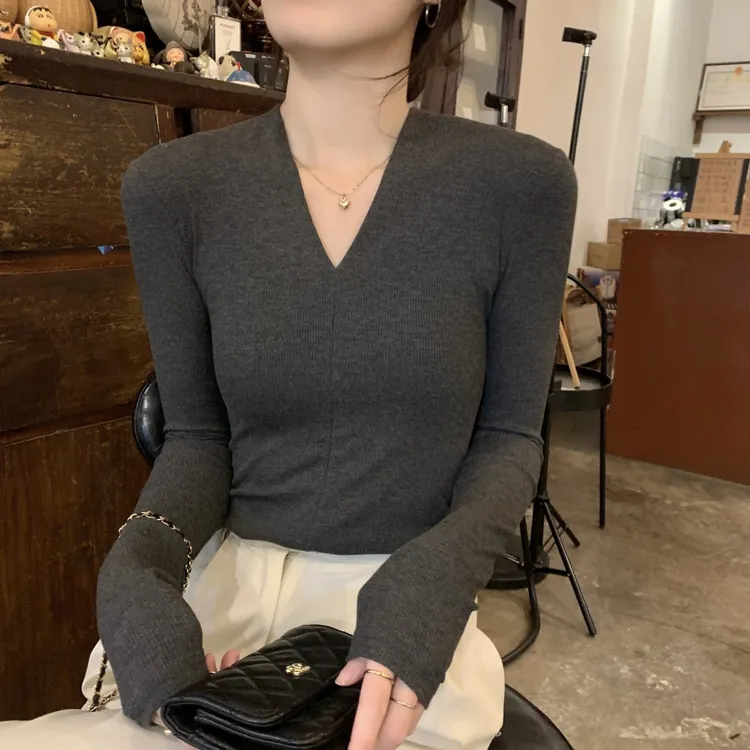 黑色打底衫女秋冬季V领洋气修身显瘦时尚T恤低领长袖内搭紧身上衣