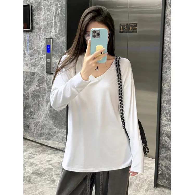大版T恤早秋新款深V领男友风宽松慵懒中长款长袖纯色上衣