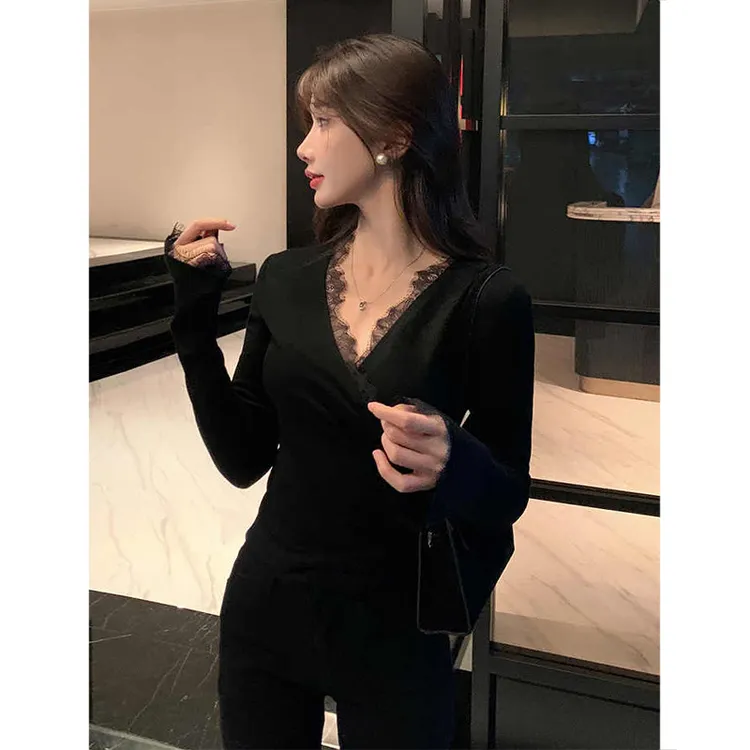 V领蕾丝拼接别致长袖上衣女秋冬磨毛T恤修身内搭显瘦气质打底衫
