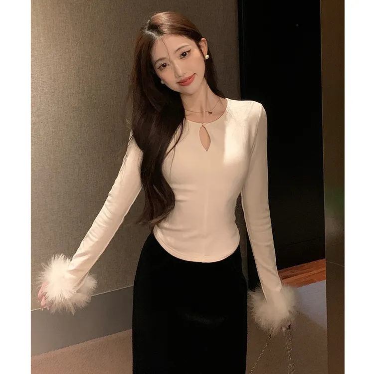 秋冬新款磨毛打底衫女设计感袖口毛毛拼接气质v领辣妹修身长袖t恤