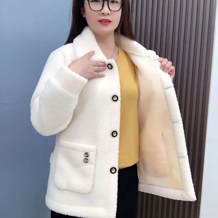 加绒加厚羊羔绒外套女秋冬宽松女装时尚洋气保暖外套女