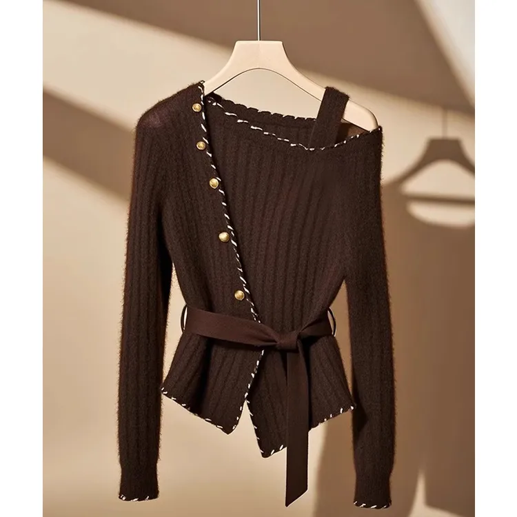 美拉德穿搭慵懒小香风棕色露肩针织打底衫女秋冬季洋气内搭小上衣