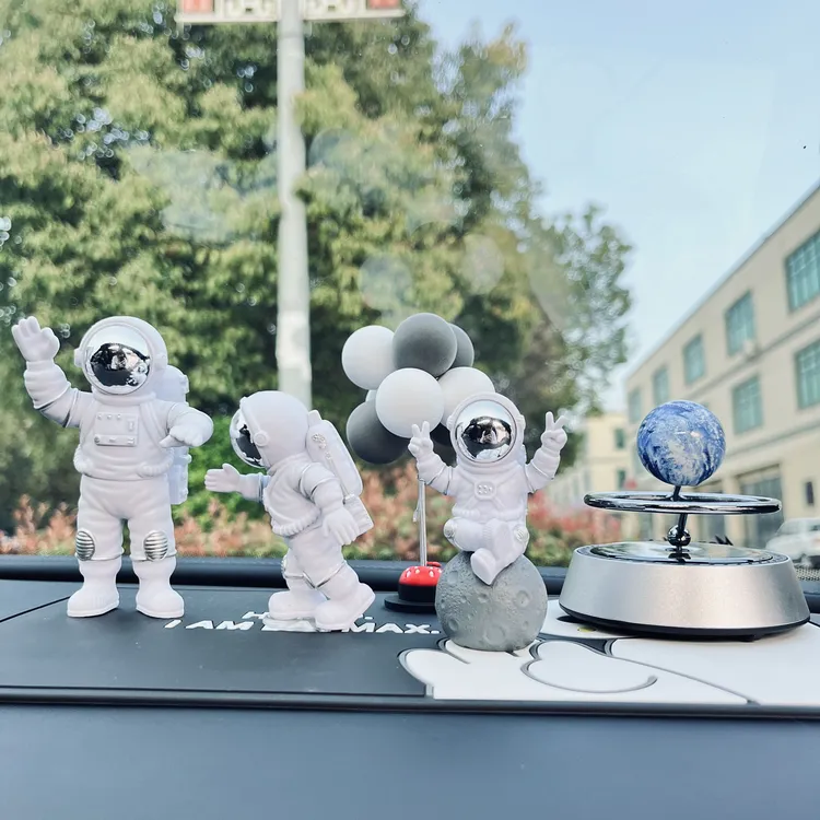 新款车载摆件饰品宇航员太空人车载摆件中控台饰品高档车载香薰