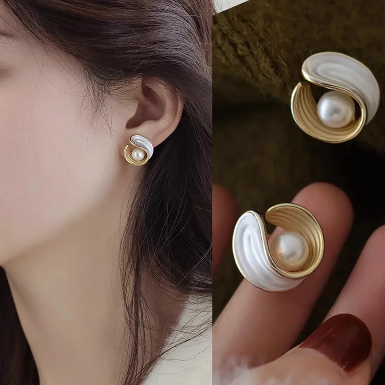 铜合金耳饰 法式复古小众设计轻奢高级感耳钉温柔耳环显脸小