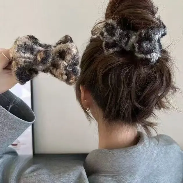 毛绒豹纹蝴蝶结丸子头抓夹女秋冬气质盘发鲨鱼夹子高级感马尾发夹