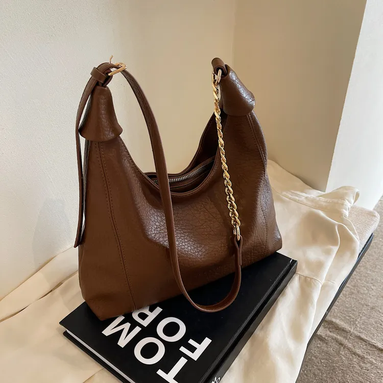 大容量出行方便包包女士简约流行托特包斜挎包女款爆款2025新款