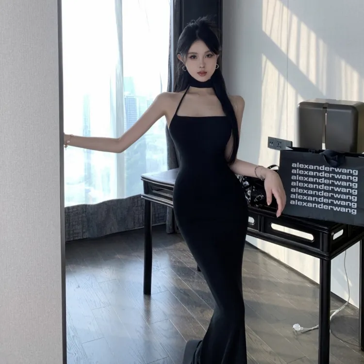 高个子气质辣妹长裙挂脖漏锁骨齐地连衣裙长款性感法式时尚设计感