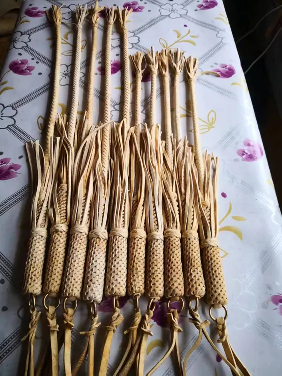 纯牛皮马鞭  骑马鞭子防身纯牛皮短鞭 马具马术用品