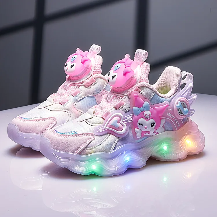 库洛米女童单鞋2024秋季女孩软底发光运动鞋儿童中小童带灯老爹鞋